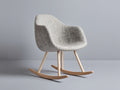 Mecedoras tapizadas 72x88x82 cm - gris claro-natural - asiento envolvente y base de madera curva